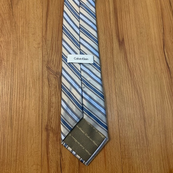Calvin Klein Blue & Grey 100% Silk Tie - Picture 2 of 5